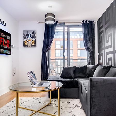 Maevela Apartments - Arcadian Versace Themed Apt ☆ Huge Balcony / Free Parking → Free Netflix -2 Min Walk From Birmingham Hippodrome Theatre, Arcadian, China Town, Sidewalk Club, Gay Village, 5 Mins From New Street Train Station - Birmingham Grand Ce Luaran gambar