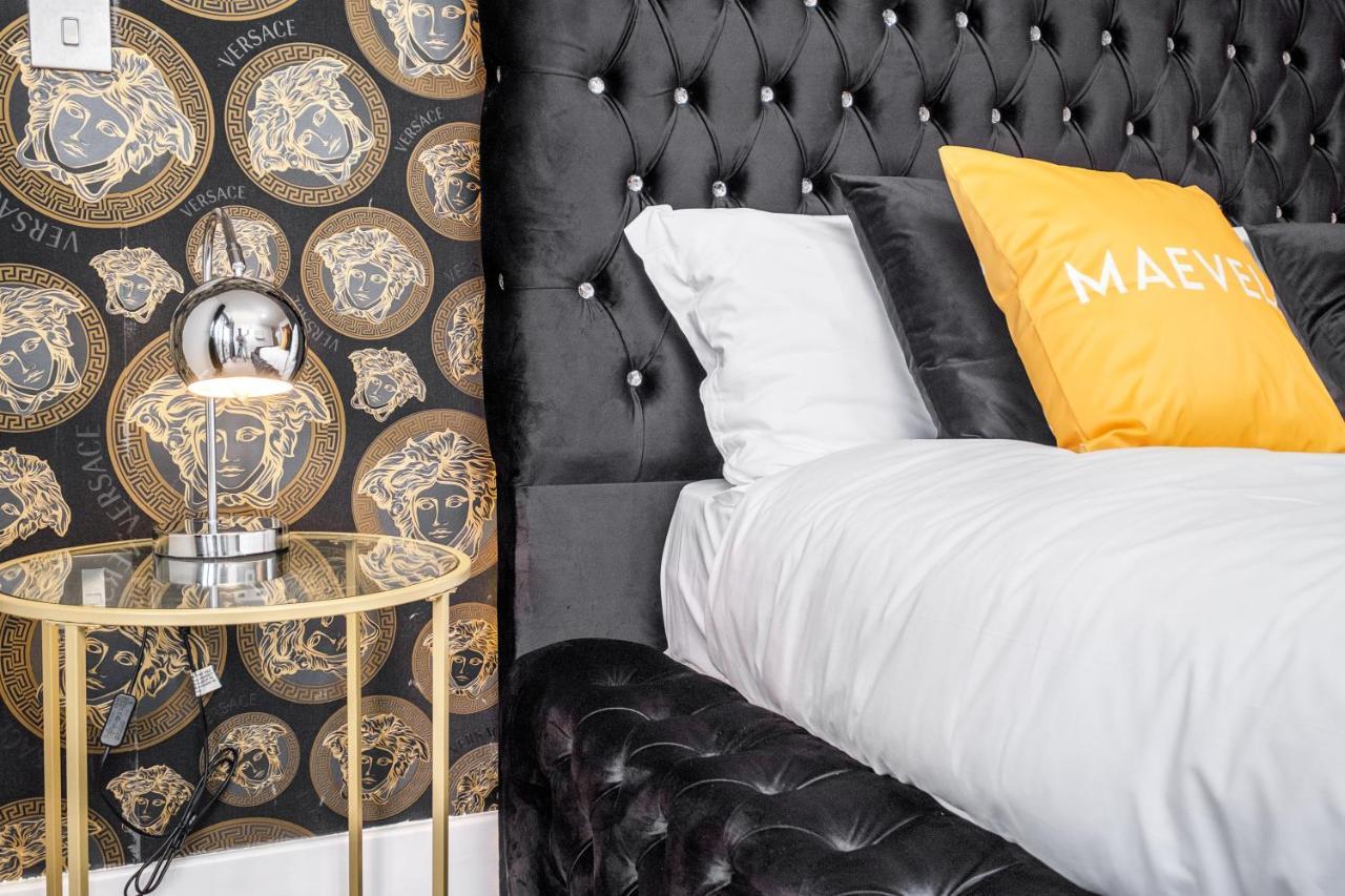 Maevela Apartments - Arcadian Versace Themed Apt ☆ Huge Balcony / Free Parking → Free Netflix -2 Min Walk From Birmingham Hippodrome Theatre, Arcadian, China Town, Sidewalk Club, Gay Village, 5 Mins From New Street Train Station - Birmingham Grand Ce Luaran gambar