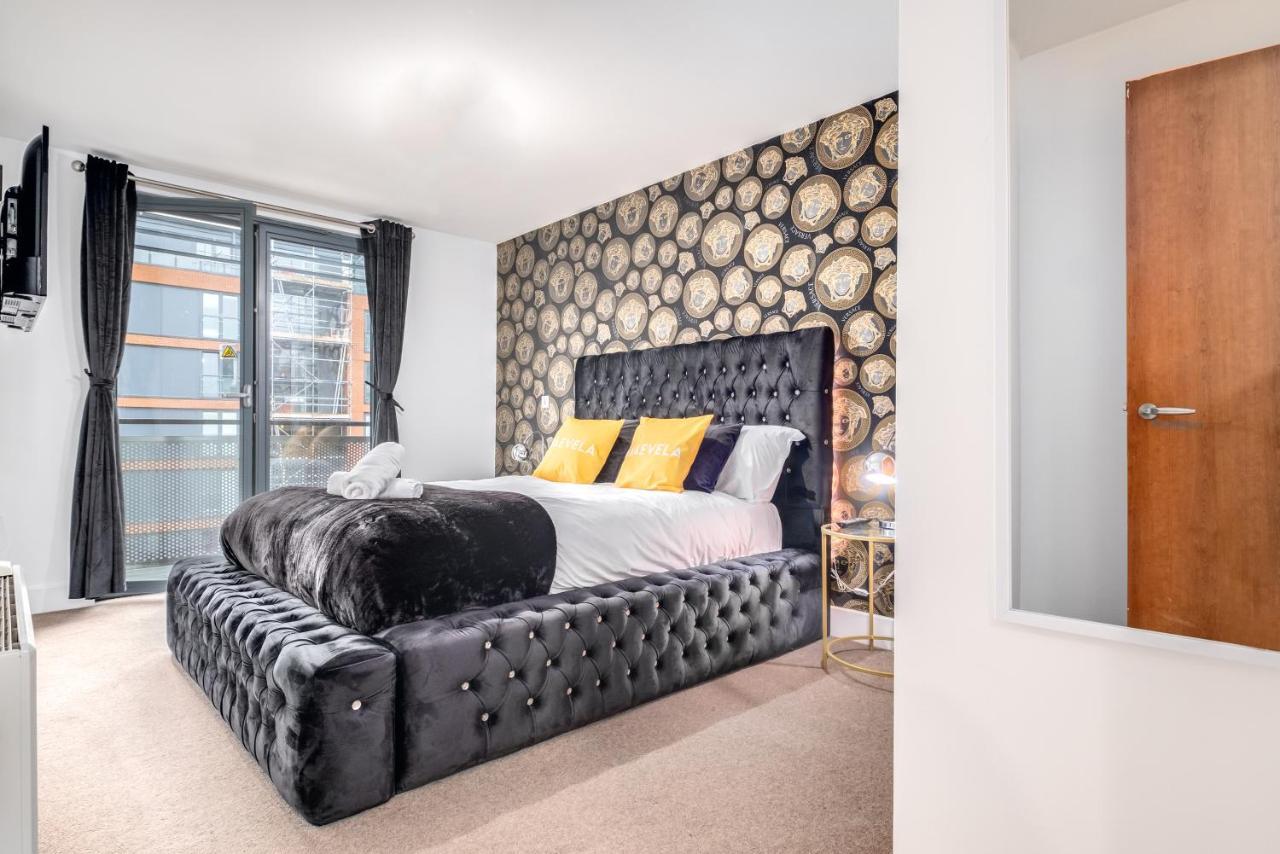 Maevela Apartments - Arcadian Versace Themed Apt ☆ Huge Balcony / Free Parking → Free Netflix -2 Min Walk From Birmingham Hippodrome Theatre, Arcadian, China Town, Sidewalk Club, Gay Village, 5 Mins From New Street Train Station - Birmingham Grand Ce Luaran gambar